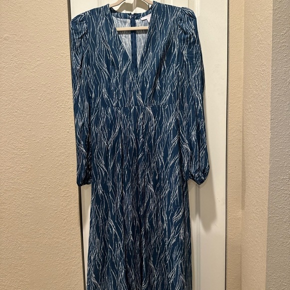 Chelsea28 Nordstrom Celeste Stripe Blue-Ivory Midi Dress V-neck , size M - Picture 9 of 11